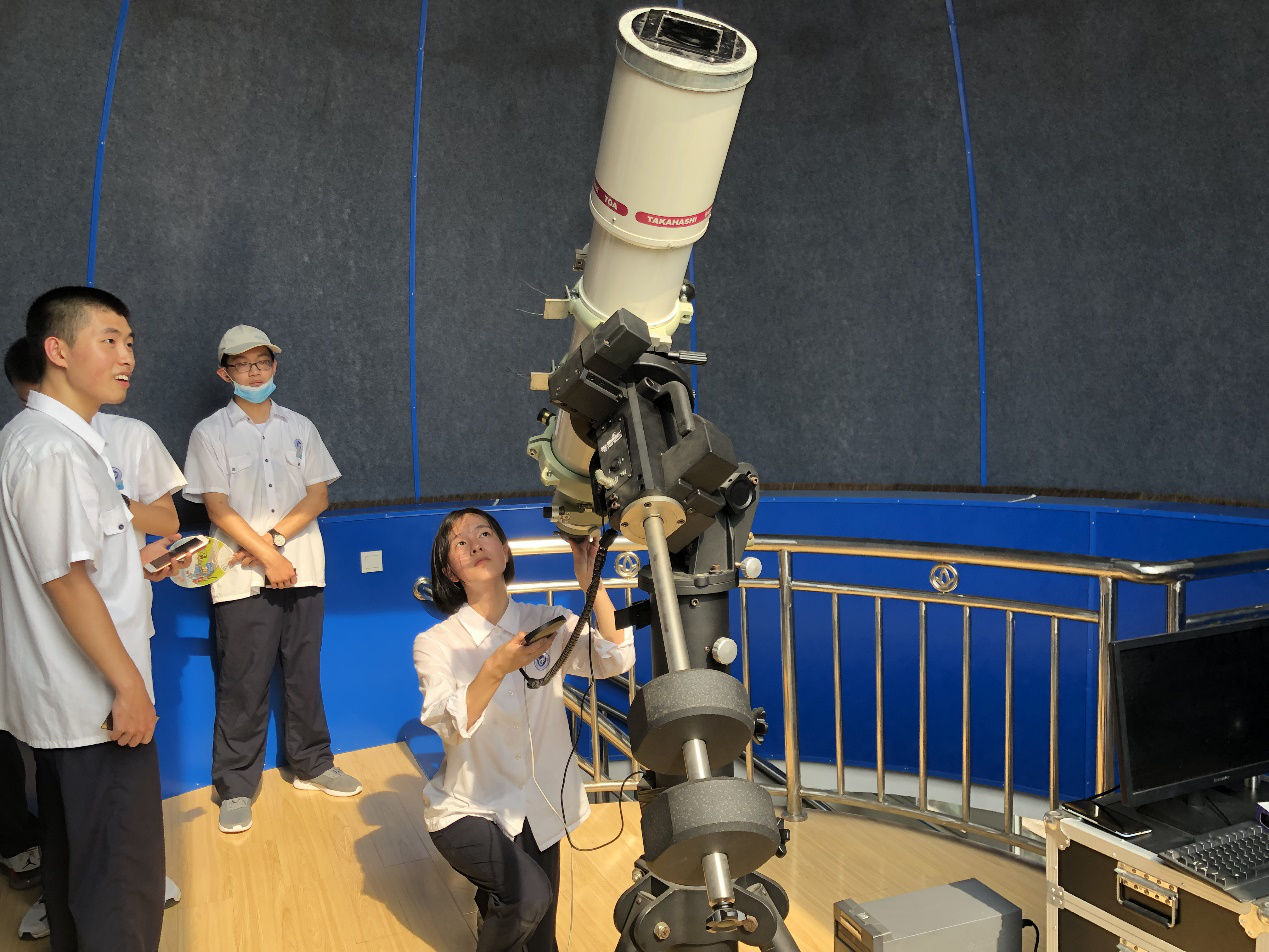 我校天文社举办日食观测活动