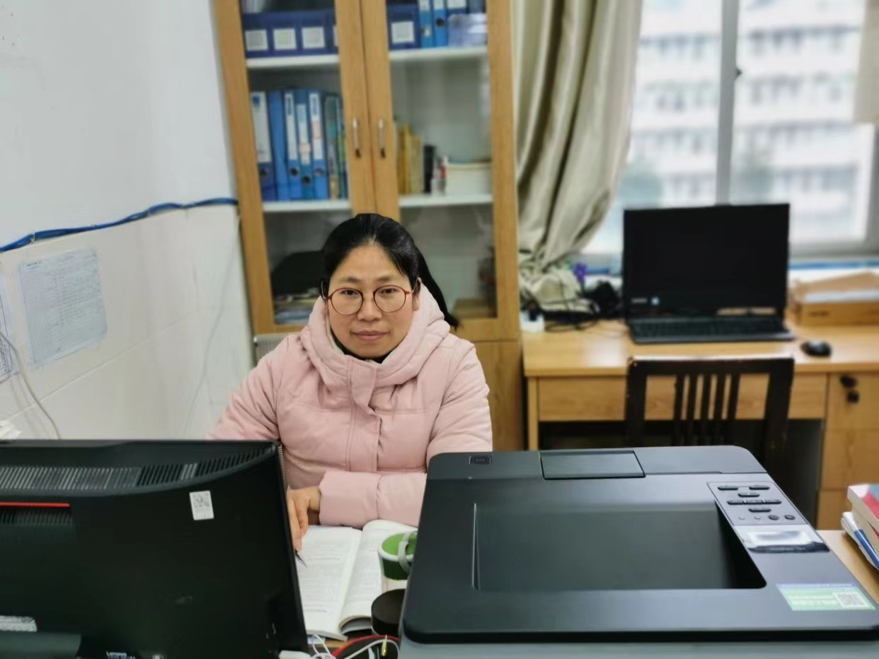 朴实无华写就无悔教育人生——记吴小妹老师